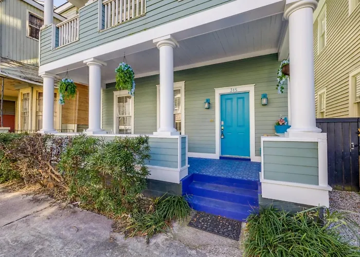 Historic Downtown Patio Retreat