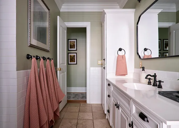 Beautiful 3Bed Townhome In Historic Downtown Savannah